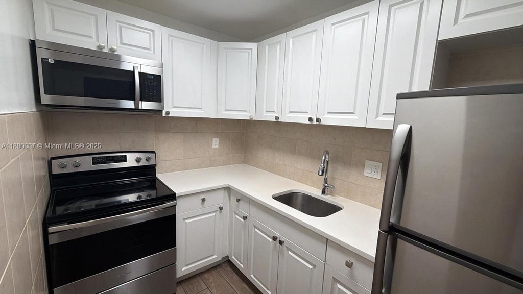 271 Bonnie Blvd 205, Palm Springs