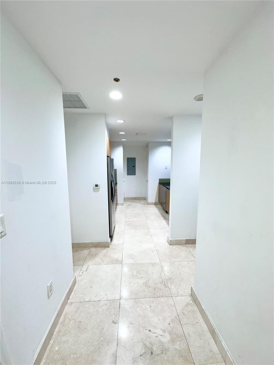 1050 Brickell Ave 2202, Miami