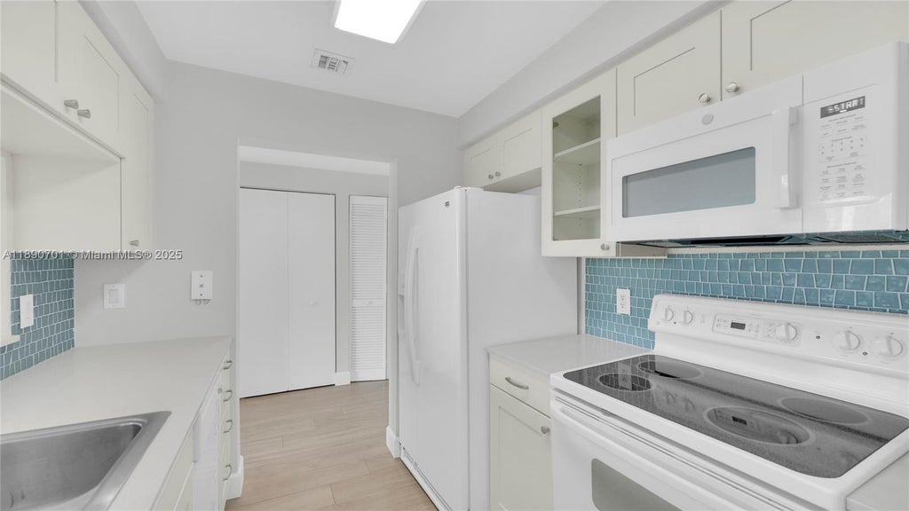 2475 Brickell Ave 803, Miami