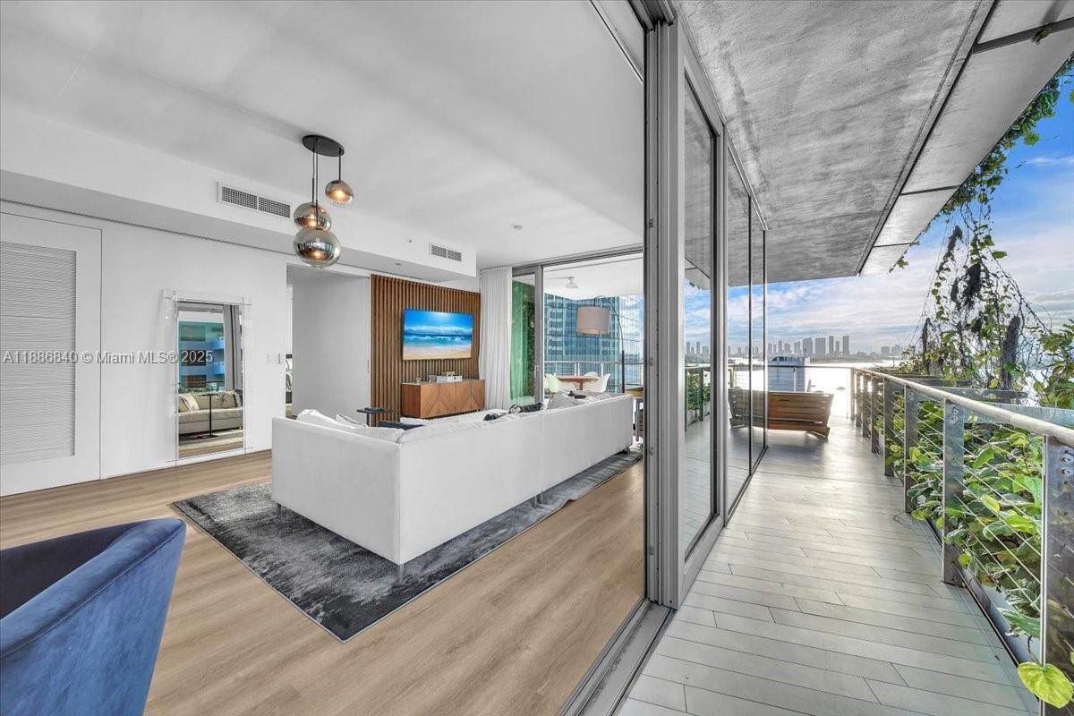 Photo of Listing #A11886840