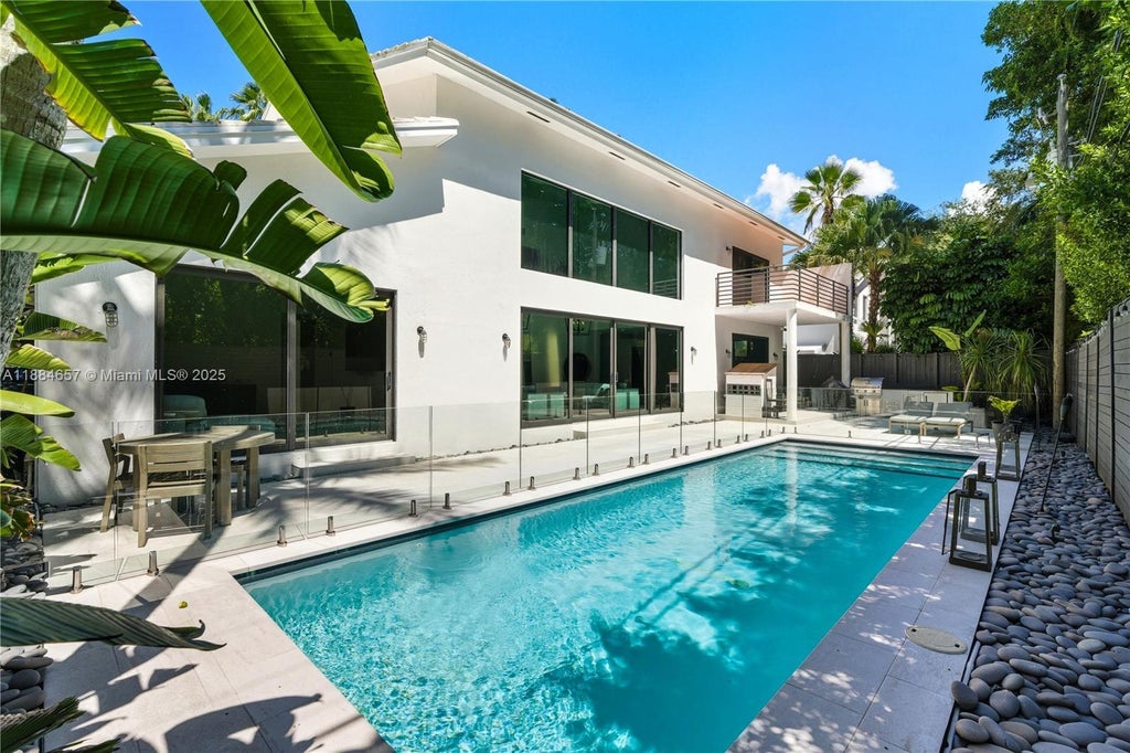 3782 El Prado Blvd 1, Miami
