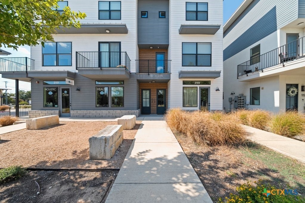 1208 N Academy Avenue 2203, New Braunfels