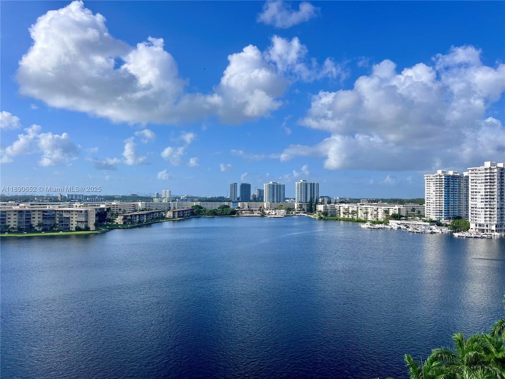 2851 Ne 183rd St 1017e, Aventura