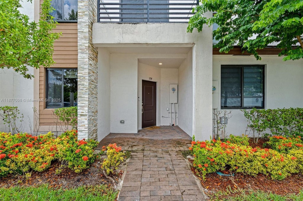374 Ne 214th St 374, Miami