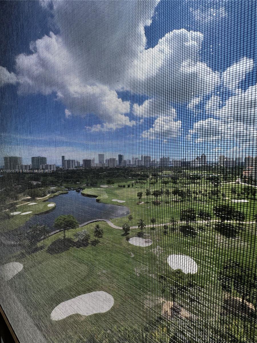 20379 W Country Club Dr 1937, Aventura