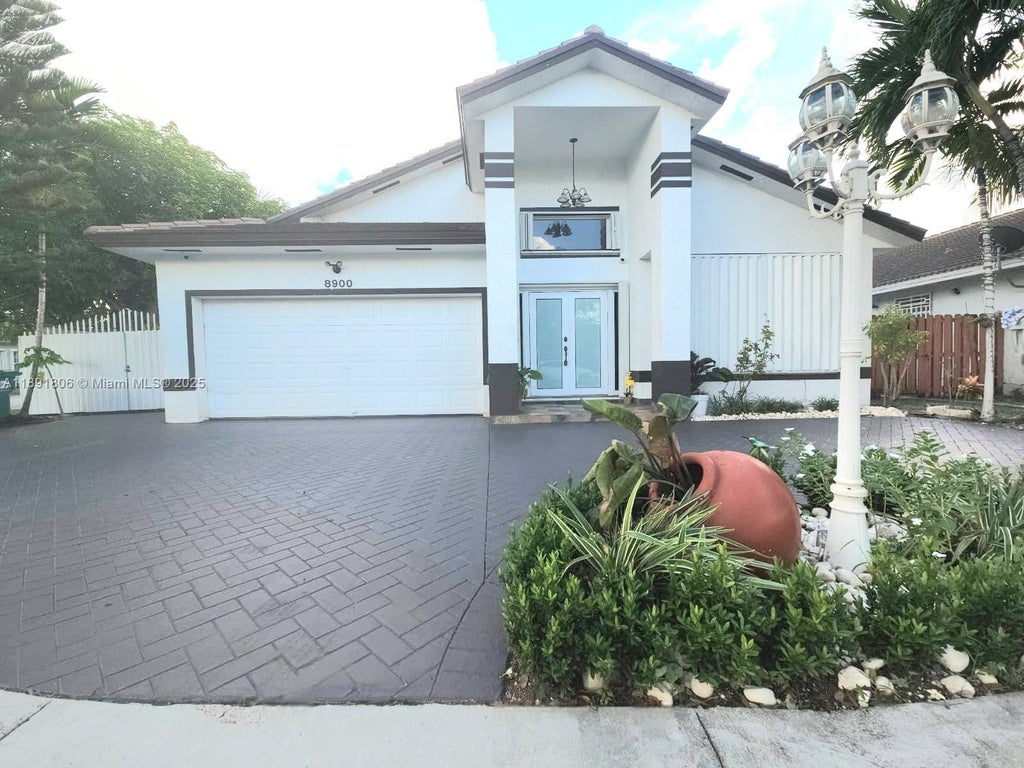 8900 Nw 148th Ter, Miami Lakes