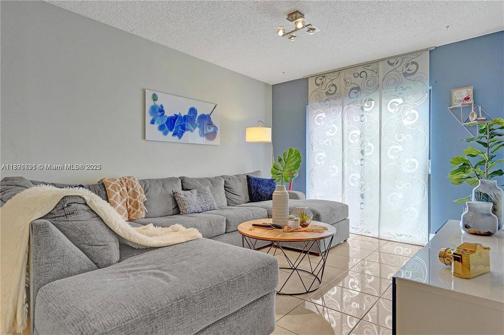 1490 W 42nd Pl 303, Hialeah