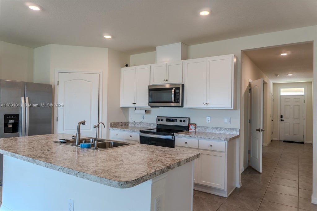 2025 Doe Run Drive, Davenport