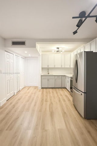 Photo of Listing #A11892094