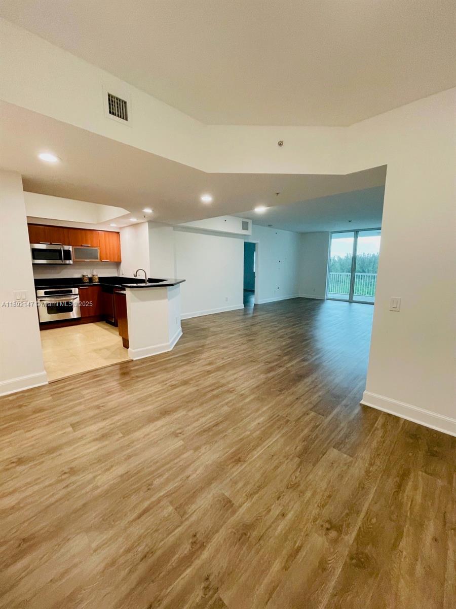 14951 Royal Oaks Ln 604, North Miami