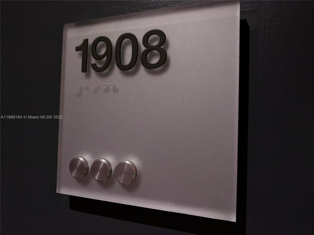 500 Brickell Ave 1908, Miami