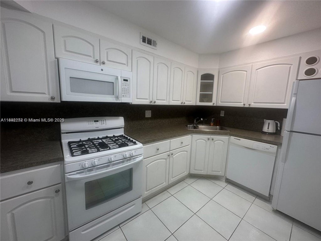 2030 S Ocean Dr 1705, Hallandale Beach