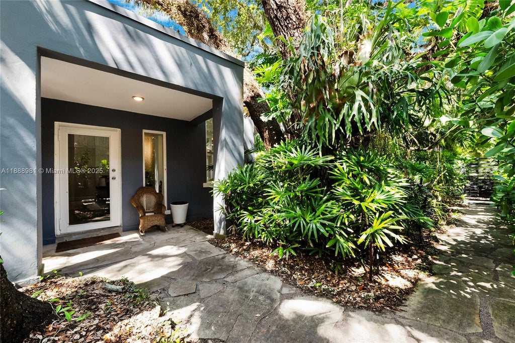 3940 Loquat Ave 3940, Miami