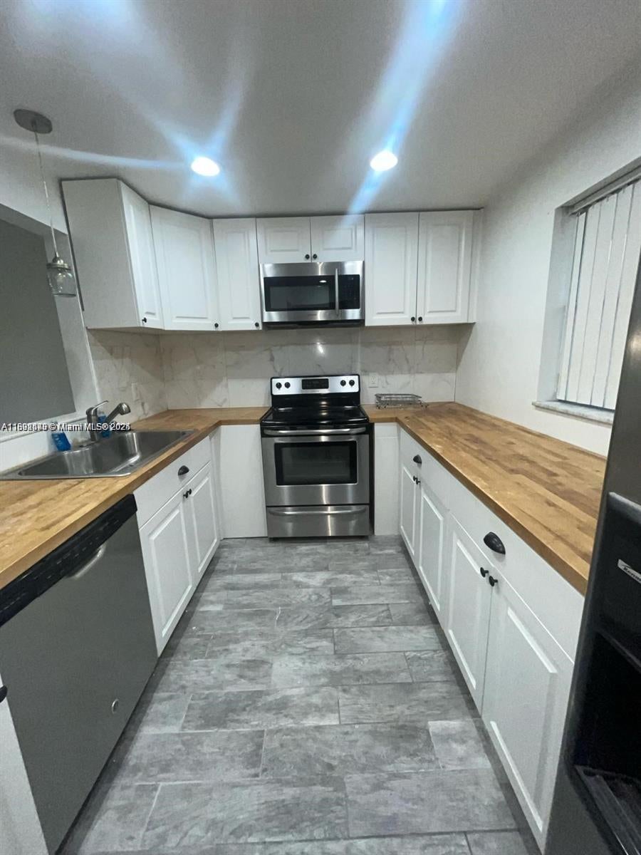 8000 Lagos De Campo Blvd A-103, Tamarac