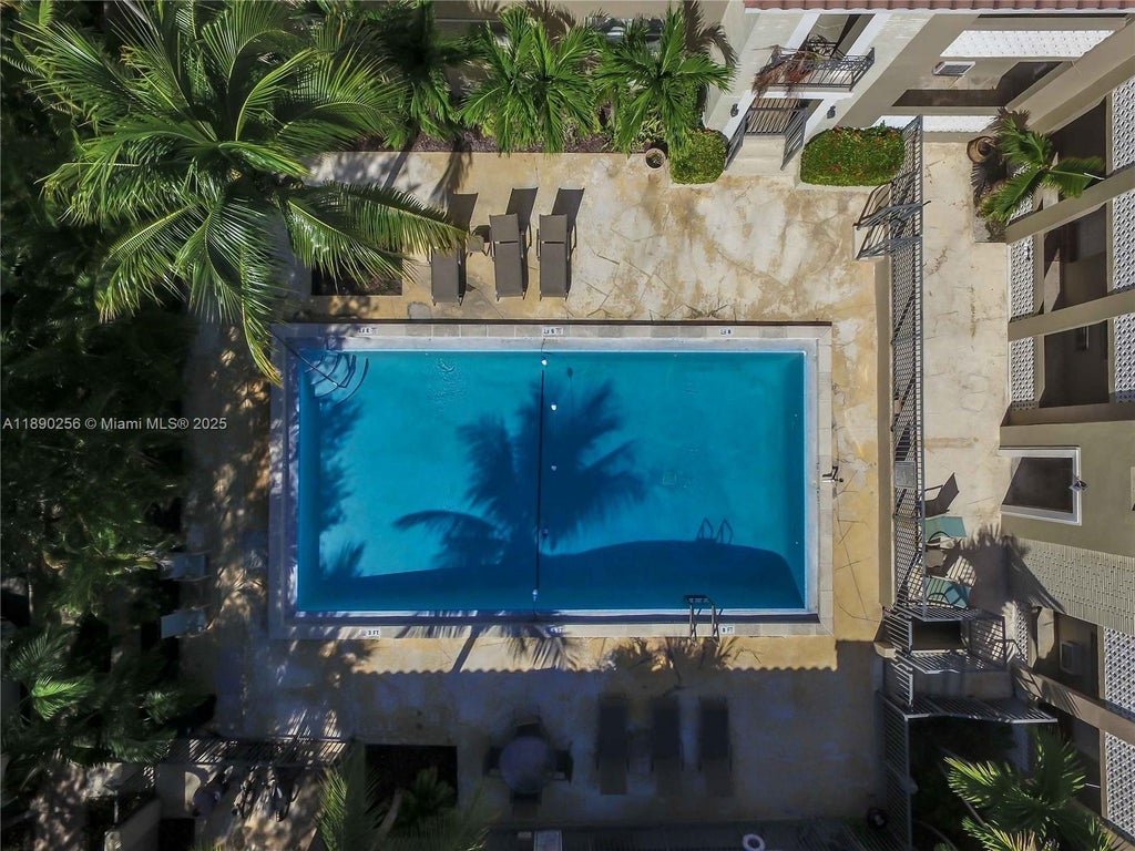 125 Edgewater Dr 11, Coral Gables