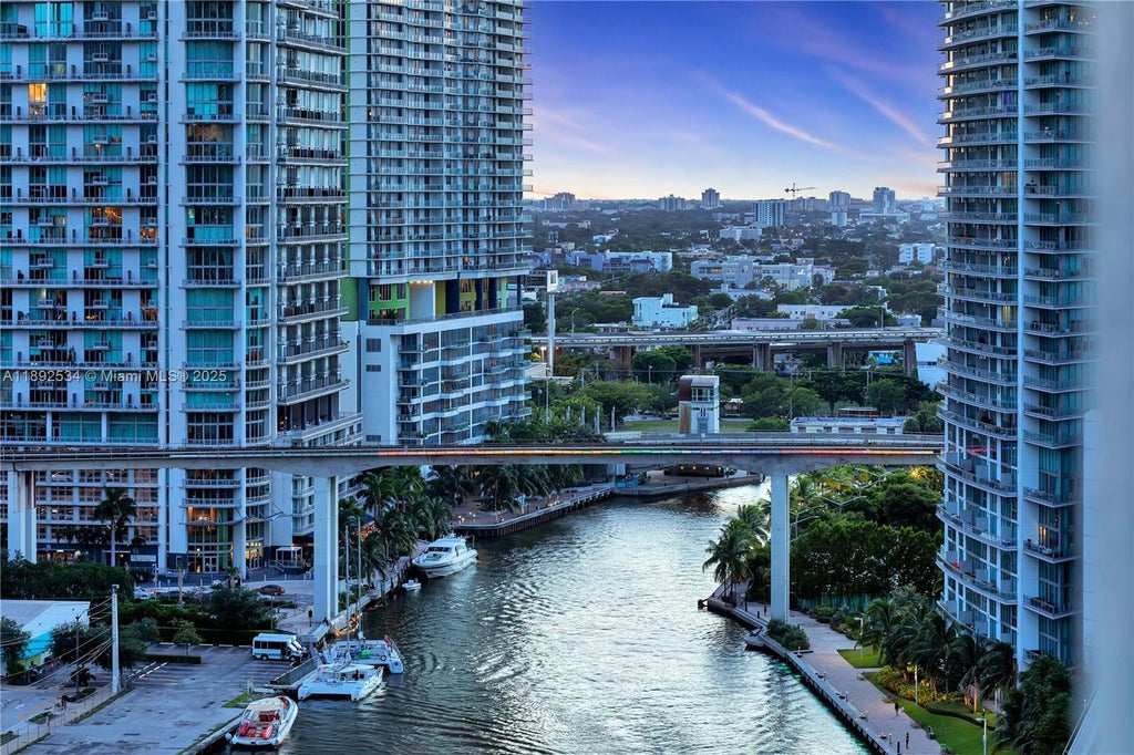 31 Se 5th St 2111, Miami