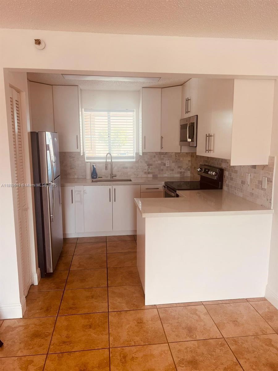 7785 W 30th Ct F-210, Hialeah