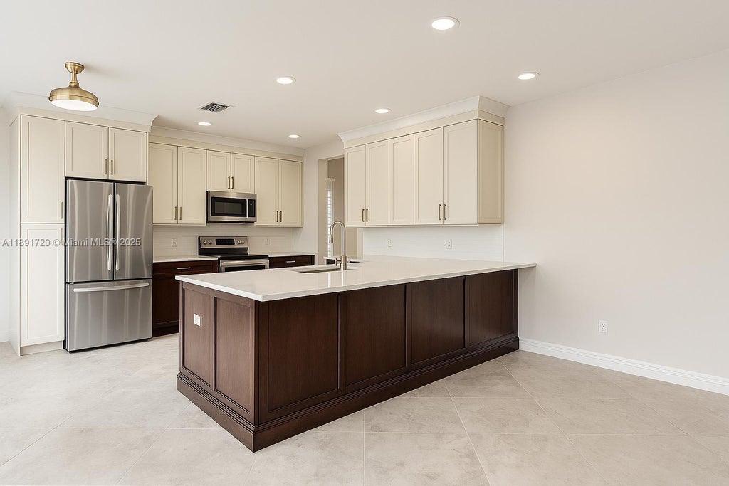 214 La Costa Ct, Weston