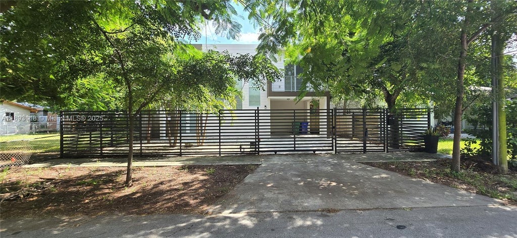 3790 Oak Ave, Miami