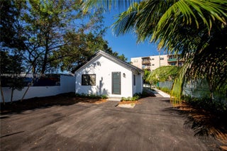 Photo of Listing #A11893119