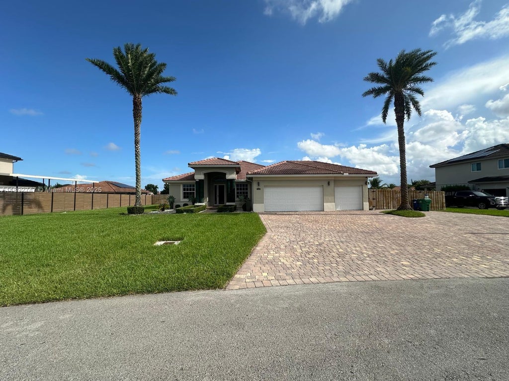 12944 Sw 222nd St, Miami