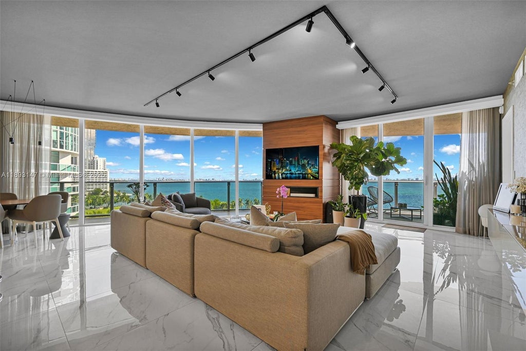 488 Ne 18th St 815, Miami