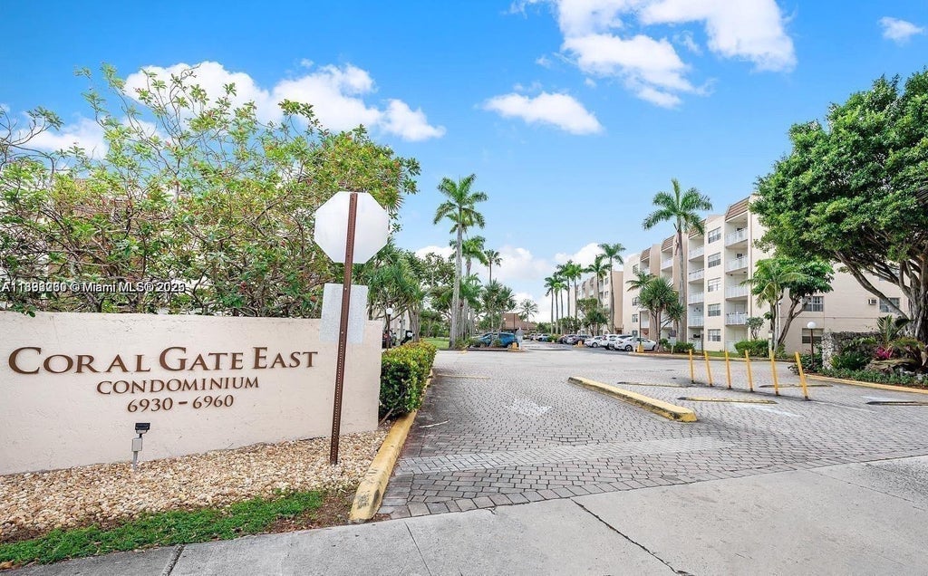 6960 Miami Gardens Dr 2-420, Hialeah