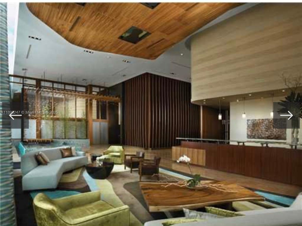 50 Biscayne Blvd 702, Miami