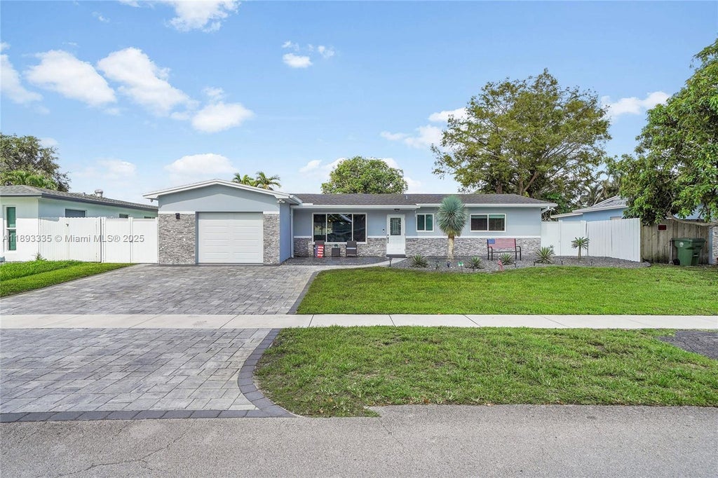 521 Nw 93rd Ter, Pembroke Pines