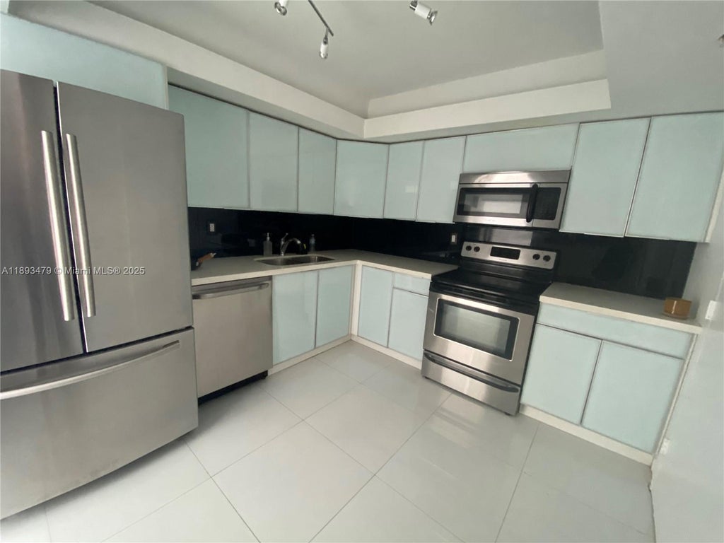 2780 Ne 183rd St 909, Aventura