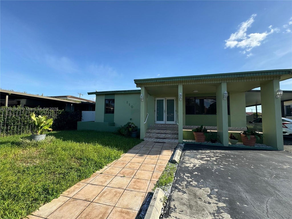 110 W 44th St 110, Hialeah