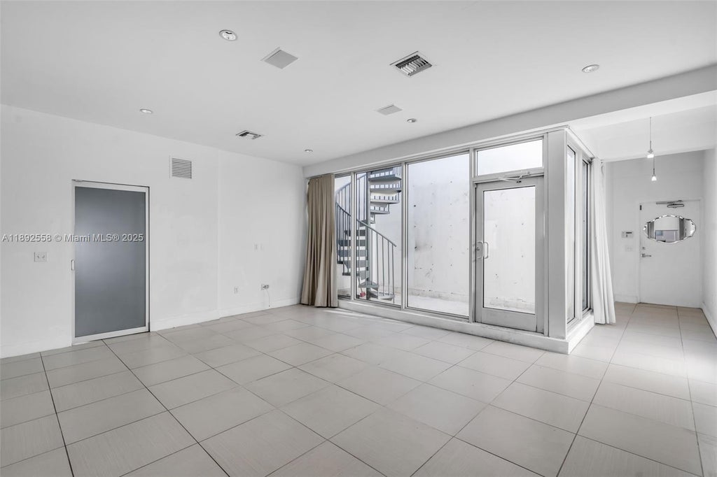 229 8th St #c, Miami