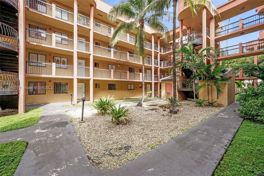 5490 W 21st Ct 112, Hialeah