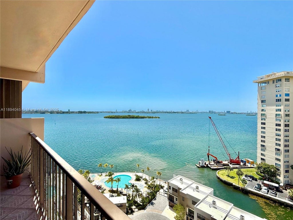 1800 Ne 114th St 1607, Miami