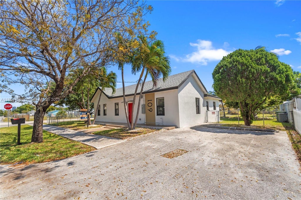 601 Sw 1st St, Hallandale Beach