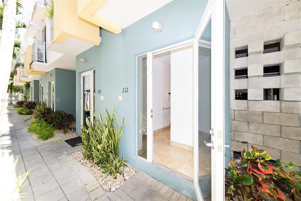 212 Washington Ave 9, Miami Beach