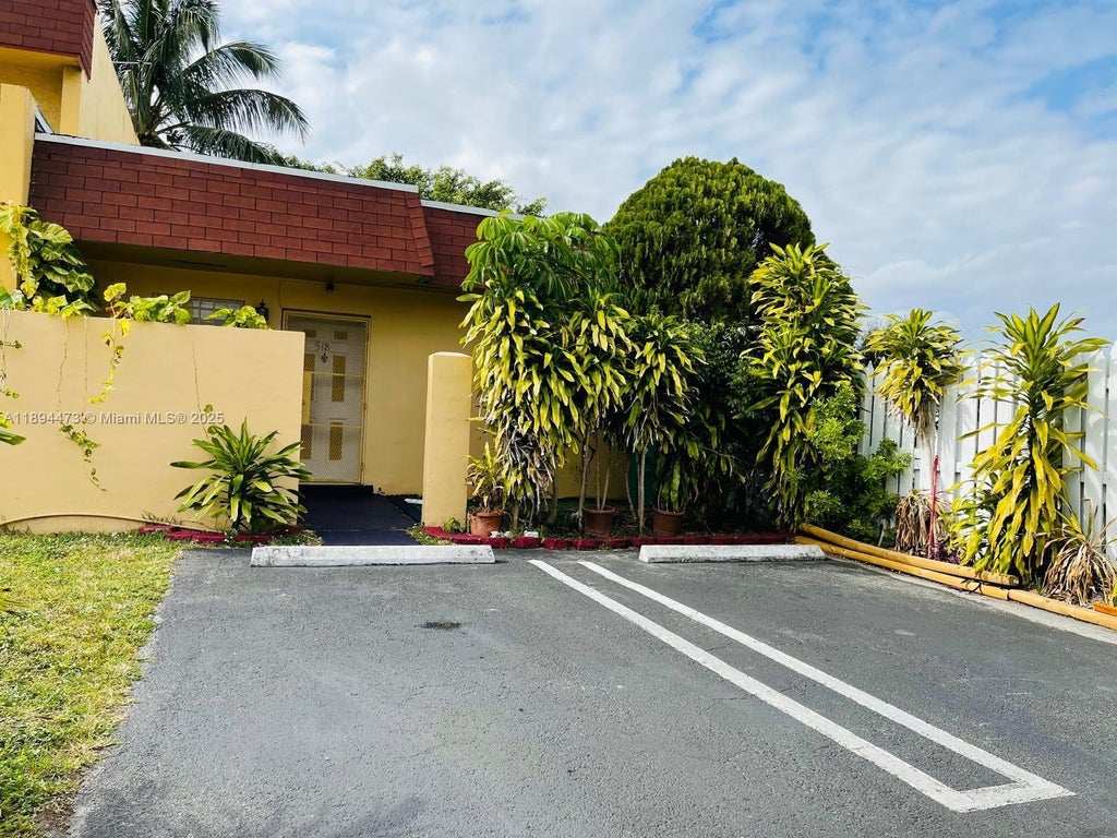518 Nw 179th St, Miami Gardens
