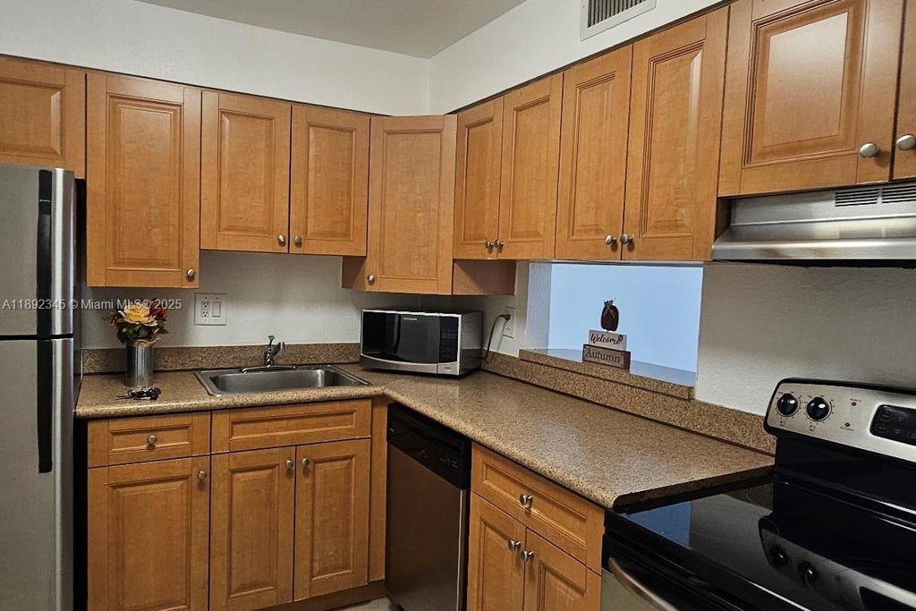 5201 Geneva Way 202, Doral