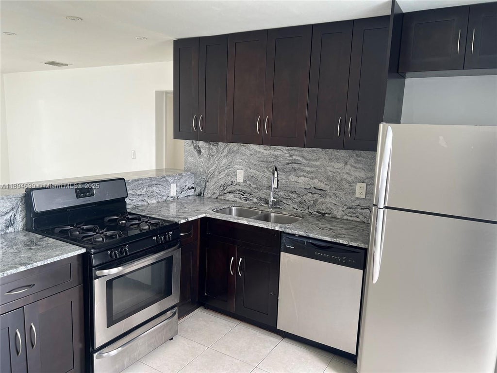 520 Sw 10th St 1-2, Hallandale Beach