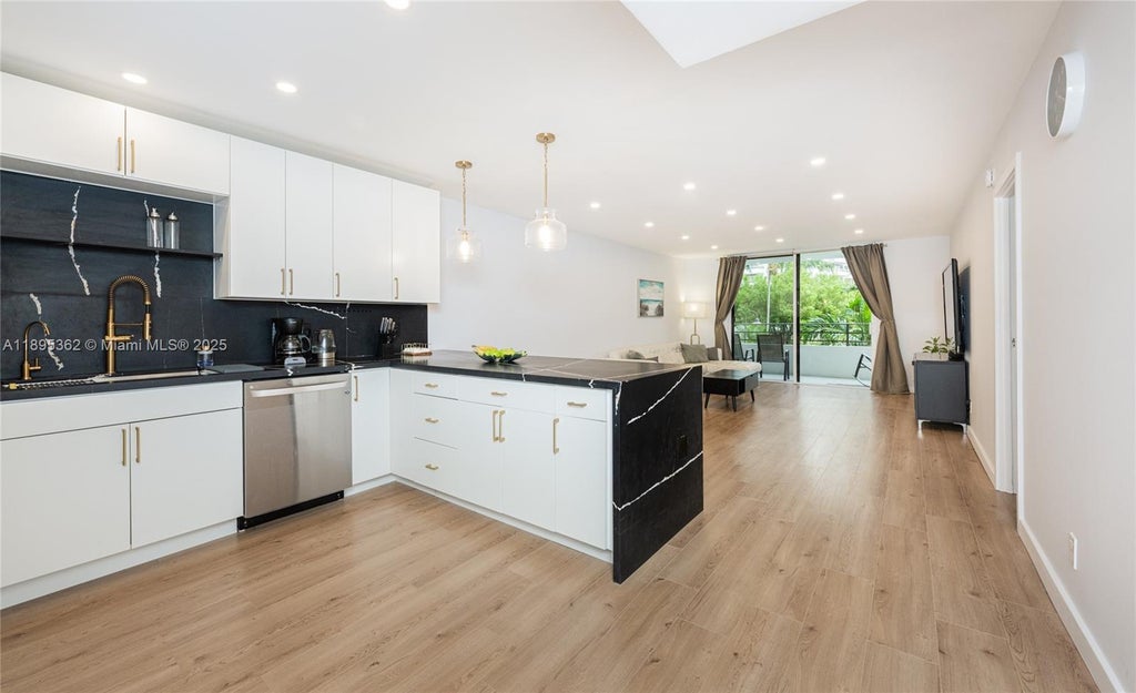 600 Three Islands Blvd 214, Hallandale Beach