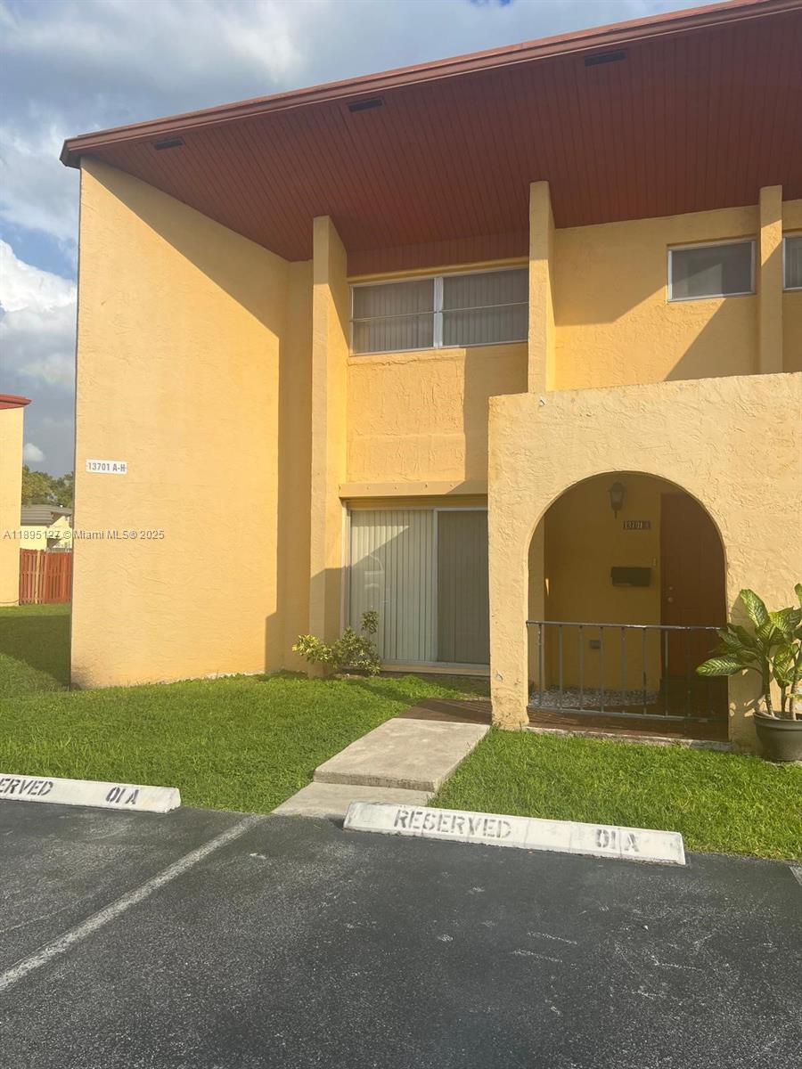 13701 Sw 84th St A, Miami