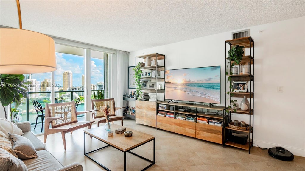 1155 Brickell Bay Dr 2208, Miami
