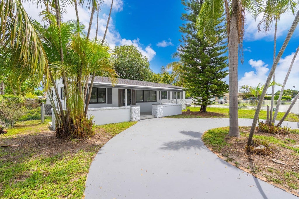 1041 Nw 199th St, Miami Gardens