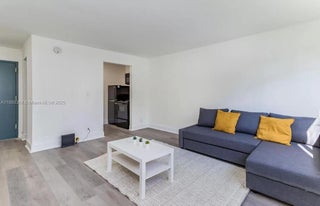 Photo of Listing #A11893367