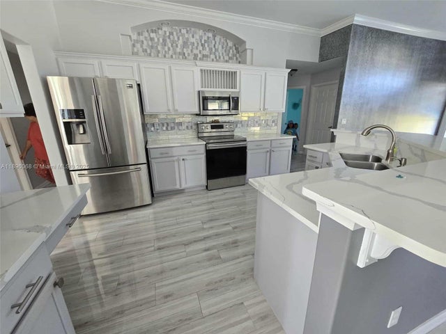 Photo of Listing #A11896068