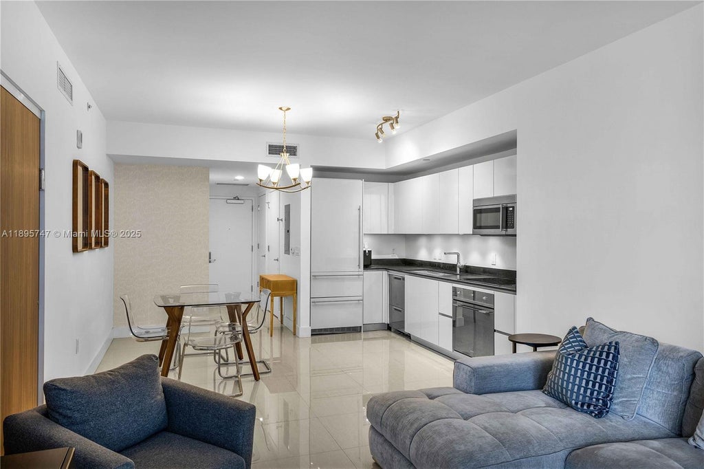 1010 Brickell Ave 3208, Miami