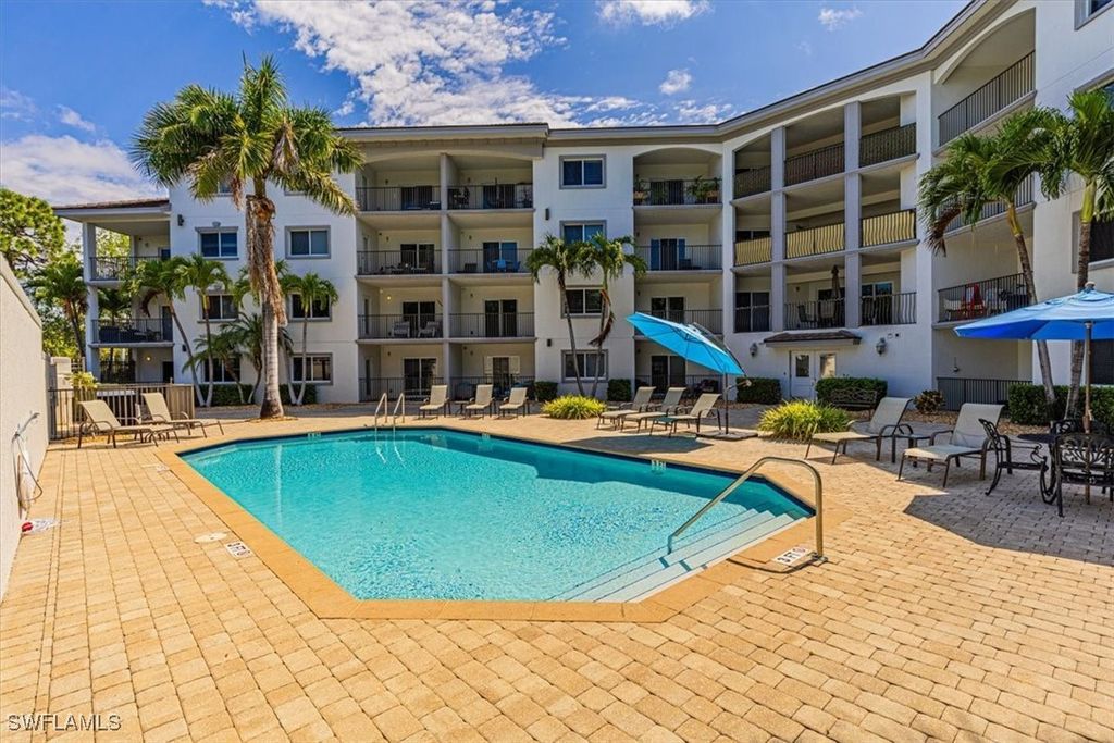1100 Pine Ridge Rd, Naples