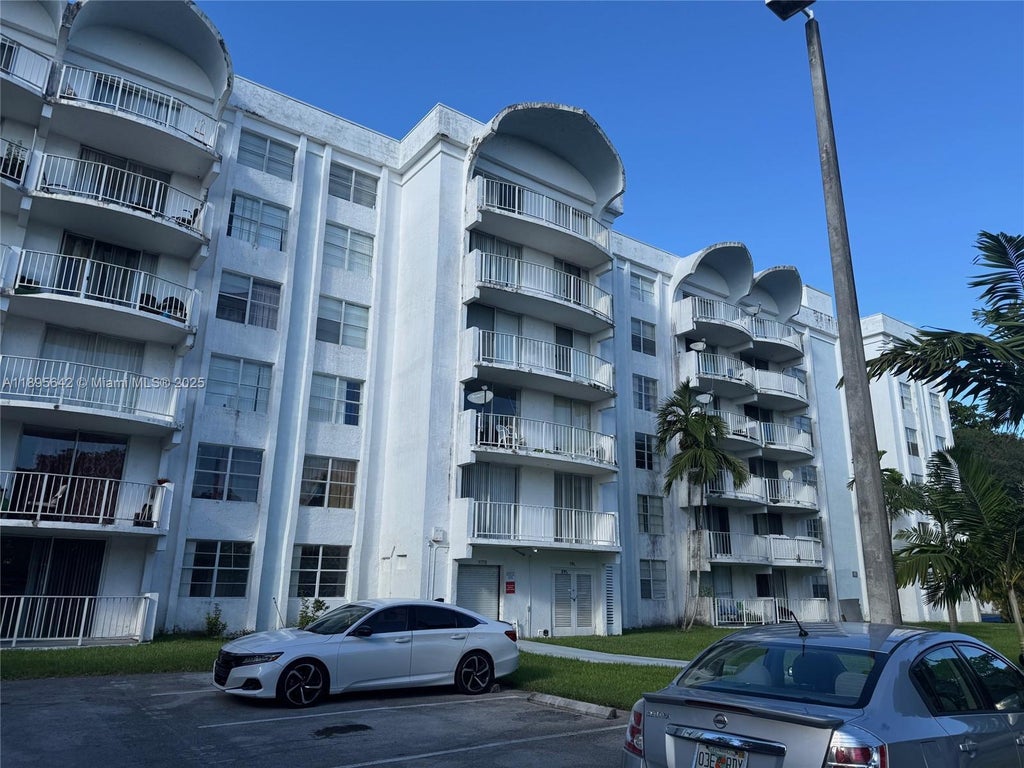 494 Nw 165th St Rd C-207, Miami