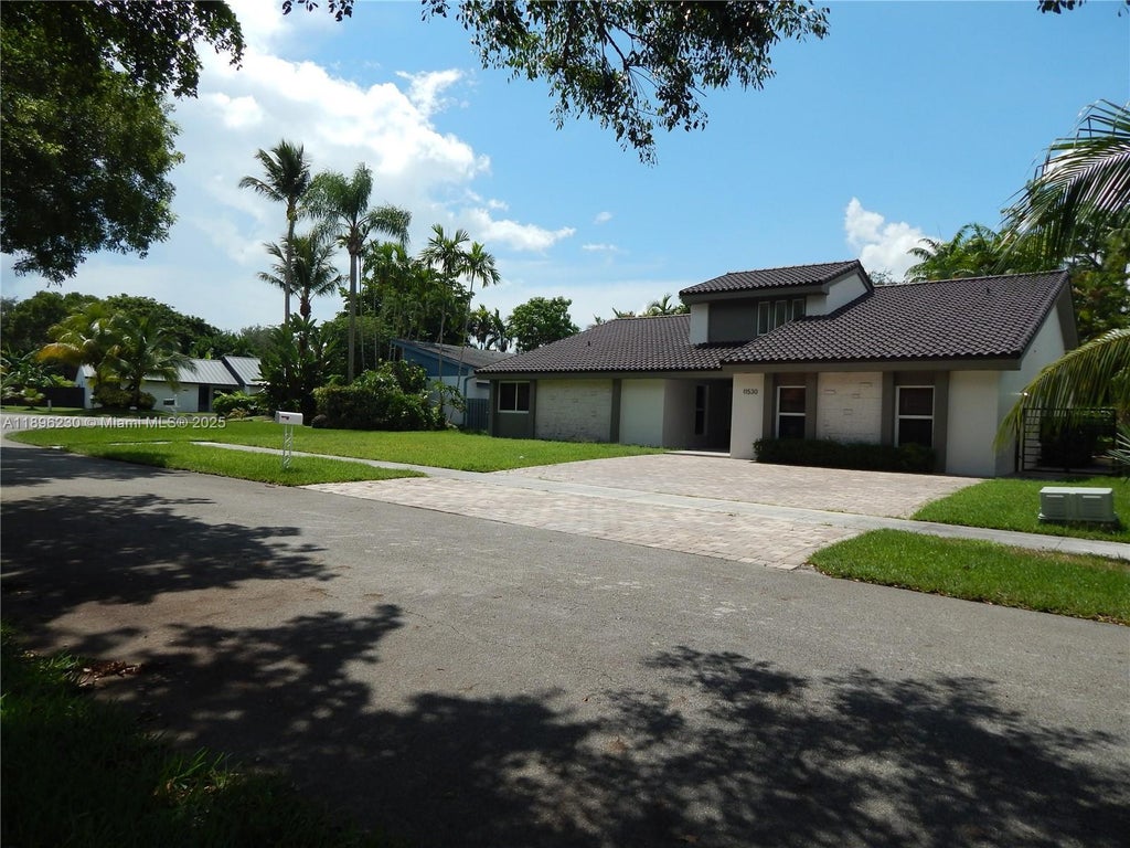 11530 Sw 92nd St, Miami