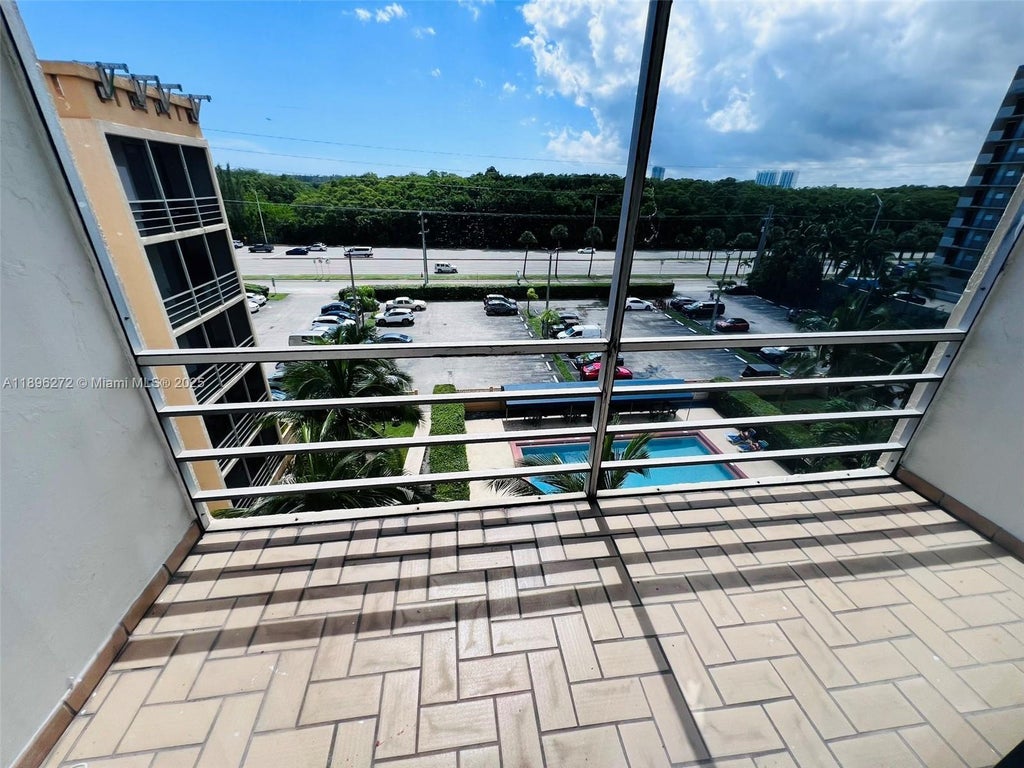 2935 Ne 163rd St 6b, North Miami Beach